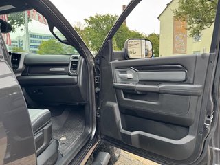 Dodge RAM 2500 Power Wagon 6.4 V8 4x4 12" Navi + AHK + 6-Sitzer - bilder 16