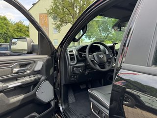 Dodge RAM 1500 Laramie Night + Luftfederung + elektr. Trittbretter AHK , Beifahrerdisplay - bilder 15