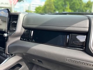 Dodge RAM 1500 Laramie Night + Luftfederung + elektr. Trittbretter AHK , Beifahrerdisplay - bilder 28