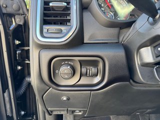 Dodge RAM 2500 Heavy Duty 6.7 Cummins Crew Cab Laramie Night - bilder 19
