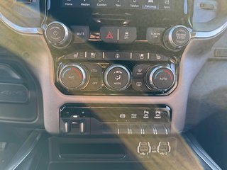 Dodge RAM 2500 Heavy Duty 6.7 Cummins Crew Cab Laramie Night - bilder 18