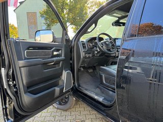 Dodge RAM 2500 Heavy Duty 6.7 Cummins Crew Cab Laramie Night - bilder 12