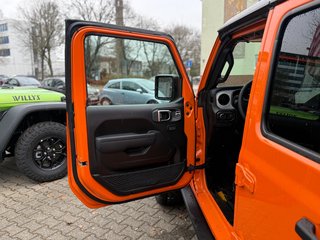 Jeep Wrangler Unlimited 3.6 V6 Automatik Willys +22" Leichtmetallfelgen - bilder 12