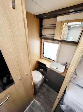 LMC Tourer Lift H 730 G m. AHK - foto 9