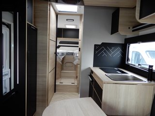 Challenger 317 Graphite Edition 165 PS 4,1 to Automatic mit Hubbett - foto 5