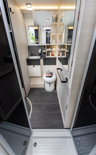 Challenger 260 Graphite 165 PS Mj 2026 Automatic - foto 4