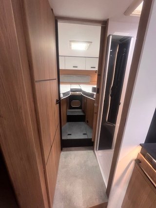 Challenger 317 Sondermodell COSI 165 PS 4,1 to Automatic ohne Hubbett - foto 9