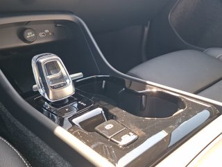 Volvo XC40 B4 Plus Dark 2WD AUTOMATIK / AHK / LEDER / PIXEL-LED - bilder 9