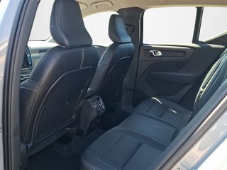 Volvo XC40 B4 Plus Dark 2WD AUTOMATIK / AHK / LEDER / PIXEL-LED - bilder 10