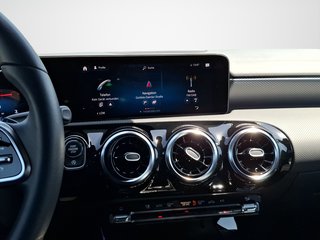 Mercedes-Benz CLA 200 d Shooting Brake AUTOMATIK / AHK / LED-HIGH / NAVI - foto 3