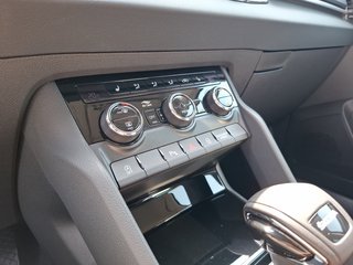 Skoda Karoq 1.5 TSI Selection DSG / KLIMA / NAVI / KAMERA / SITZHEIZUNG - bilder 9