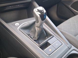 Volkswagen Golf VIII 1.0 TSI Life KLIMA / AHK / STHZG / NAVI / ACC / SITZHEIZUNG - bilder 4