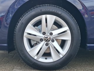 Volkswagen Golf VIII 1.0 TSI Life KLIMA / AHK / STHZG / NAVI / ACC / SITZHEIZUNG - bilder 7