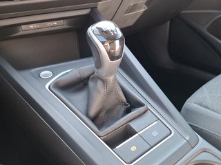 Volkswagen Golf VIII 1.5 TSI R-Line OPF KLIMA / AHK / NAVI / ACC / SITZHEIZUNG - foto 8
