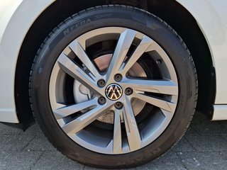 Volkswagen Golf VIII 1.5 TSI R-Line OPF KLIMA / AHK / NAVI / ACC / SITZHEIZUNG - foto 13