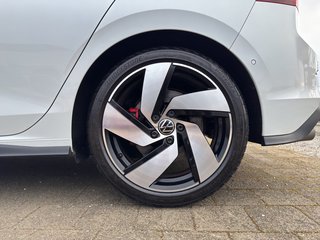 Volkswagen Golf VIII 2.0 TSI GTI DSG / PANO / MATRIX / HEAD-UP / STHZG - bilder 8