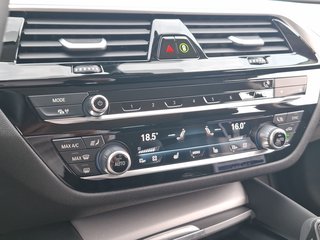 BMW 530 i Touring / AUTOMATIK / NAVI / LED / KAMERA / SITZHEIZUNG - bilder 9