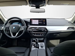 BMW 530 i Touring / AUTOMATIK / NAVI / LED / KAMERA / SITZHEIZUNG - bilder 5