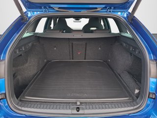 Skoda Octavia Combi RS 2.0 TDI DSG / PANORAMA / STHZG / ACC - bilder 11