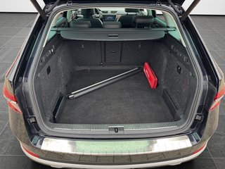Skoda Superb Combi 2.0 TSI Scout 4x4 DSG / PANORAMA / AHK / STHZG - bilder 6