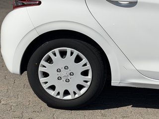 Peugeot 208 Active AC / Pure TECH / 1.2 / Euro6 - photo 9