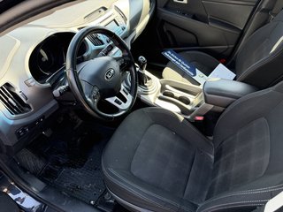 Kia Sportage Attract 2WD 1.6 / Euro 5 - bilder 13