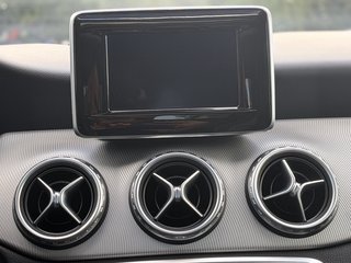 Mercedes-Benz GLA 200 CDI / d 4Matic Pano / Navi - foto 17