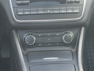 Mercedes-Benz GLA 200 CDI / d 4Matic Pano / Navi - foto 19