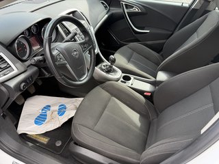 Opel Astra J 5-trg. Sport / 1.4 / - bilder 17