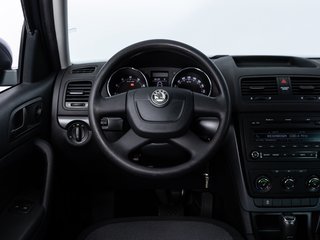 Skoda Yeti 1.2 TSI Active Plus Edition  AHK SHZ - bilder 8