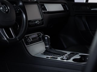 Volkswagen Touareg 3.0 TDI V6  BI-XENON PANO NAVI SPORT - foto 3