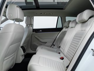 Volkswagen Passat GTE 1.4 TSI R-Line ACC PANO VIRTUAL AHK - bilder 2