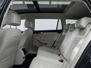 Volkswagen Passat Variant 2.0 TDI 4M LED PANO ACC AHK RFK - foto 1