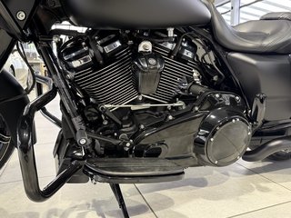 Harley-Davidson FLTRXS Road Glide Special 107ci LED CVO MATT - bilder 17