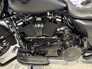 Harley-Davidson FLTRXS Road Glide Special 107ci LED CVO MATT - bilder 18
