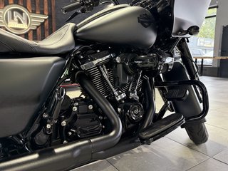 Harley-Davidson FLTRXS Road Glide Special 107ci LED CVO MATT - bilder 19