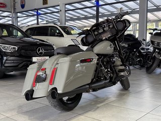 Harley-Davidson Street Glide FLHTCU 107 Electra UltraClassic APE - photo 5