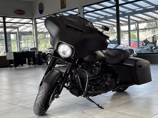 Harley-Davidson Electra Glide FLHTCU 103 Street Glide Custom-Lackierung, LED-Scheinwerfer, LED Blinker, Verlängerte Koffer
