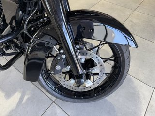 Harley-Davidson FLTRX Road Glide 114 LED APE - bilder 16