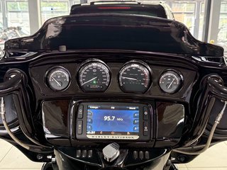Harley-Davidson CVO Street Glide 114ci FLHXSE BOOM! AudioStage2 - photo 15