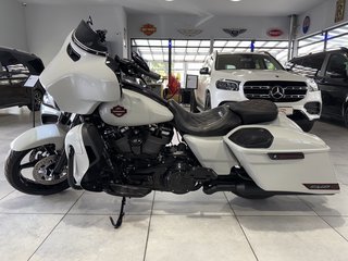 Harley-Davidson CVO Street Glide 114ci FLHXSE BOOM! AudioStage2 - photo 2
