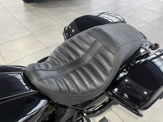 Harley-Davidson Road King FLHR 107 CVO Custom AllBlack Tempomat - bilder 16