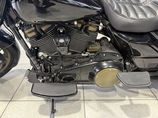 Harley-Davidson Road King FLHR 107 CVO Custom AllBlack Tempomat - bilder 10