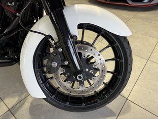 Harley-Davidson FLHXS Street Glide Special 114 APE LED - bilder 12