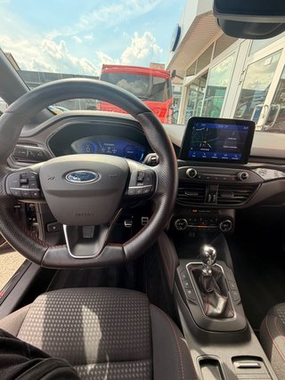 Ford Focus Turnier ST-Line X, BLIS, LED-Scheinwerfer; Key Free; elektr. Heckklappe - bilder 9