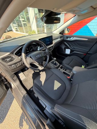 Ford Focus Titanium Turnier, ACC, Toter-Winkel, Elektrische Heckklappe, Key Free - bilder 3