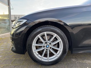 BMW 320 d xDrive Luxury Line AUTOMATIK / LEDER / AHK / SCHIEBEDACH - bilder 8