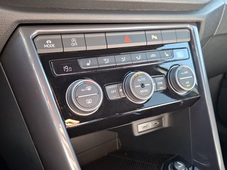 Volkswagen T-Roc 1.5 TSI Sport KLIMA / R-LINE / NAVI / ACC / KAMERA - foto 9
