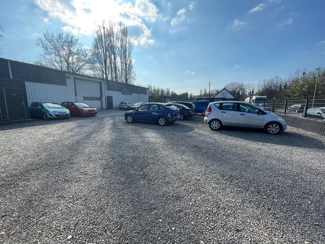 Car World Automobile | Gebrauchtwagen händler