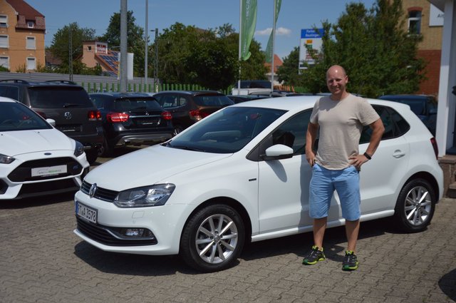Glückliche Kunden in Autohaus NeckarAlb